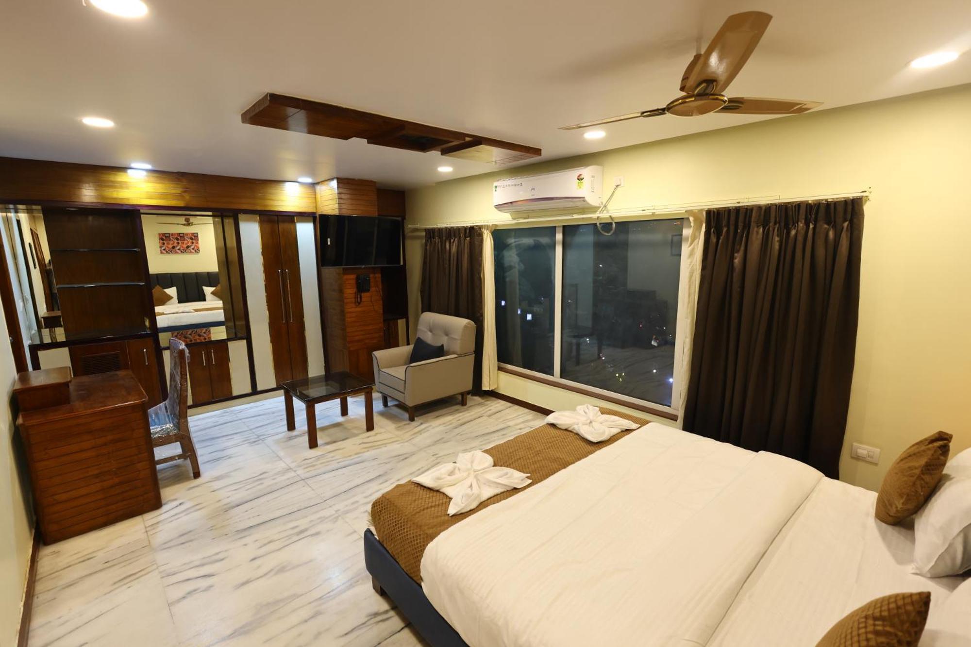 Hotel Lj Dadi'S Grand Visakhapatnam Exterior foto