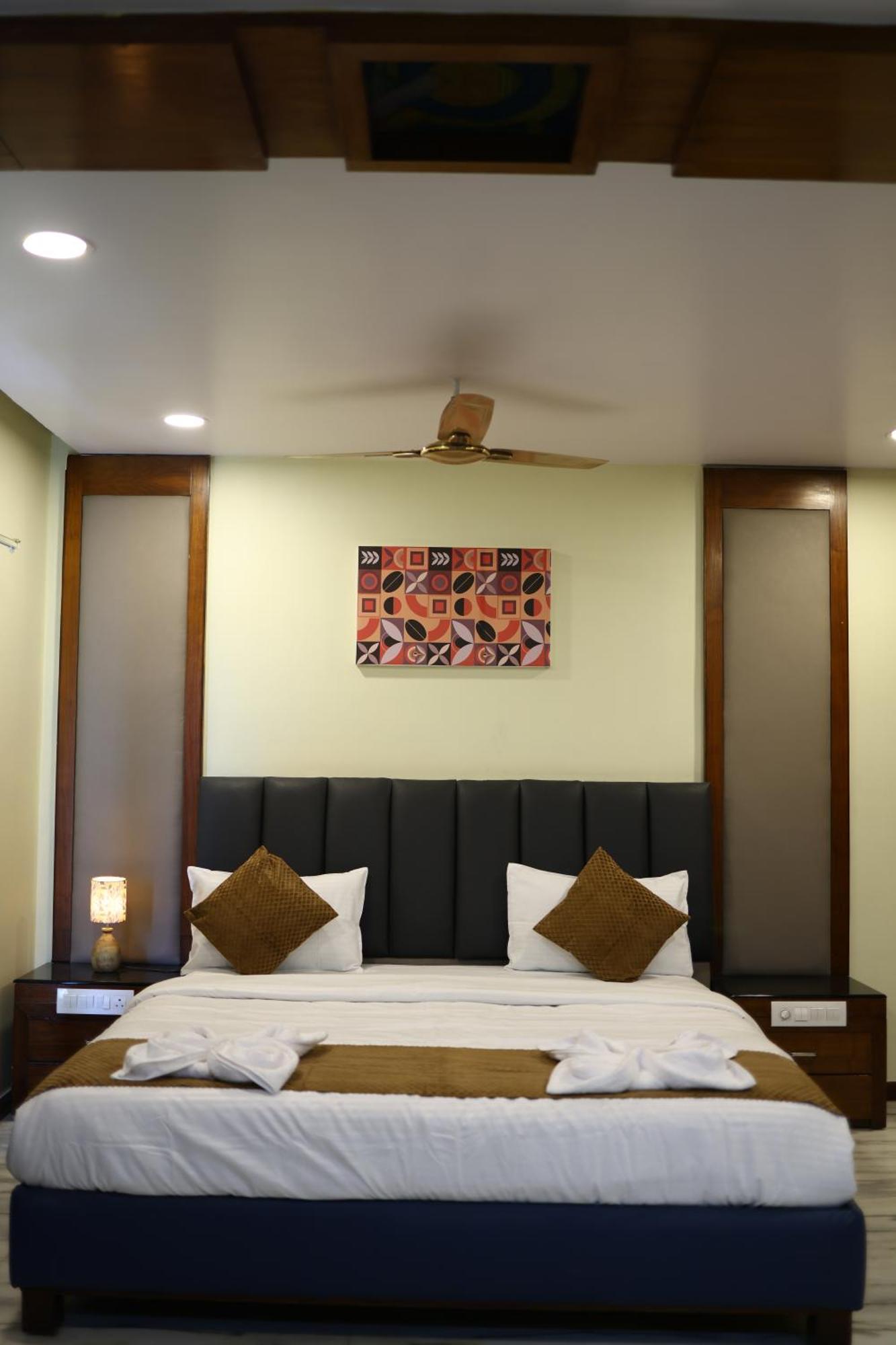 Hotel Lj Dadi'S Grand Visakhapatnam Exterior foto
