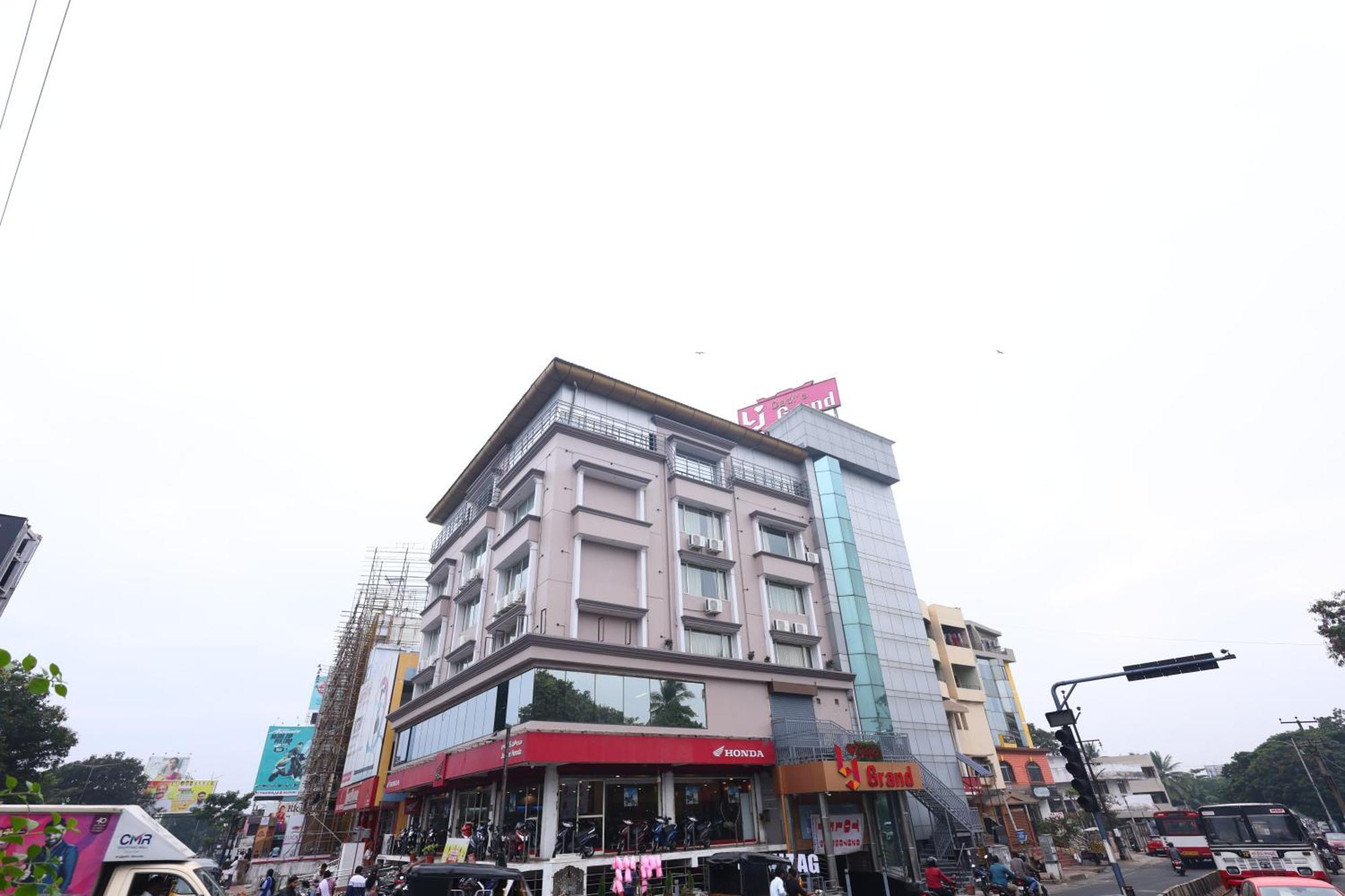 Hotel Lj Dadi'S Grand Visakhapatnam Exterior foto